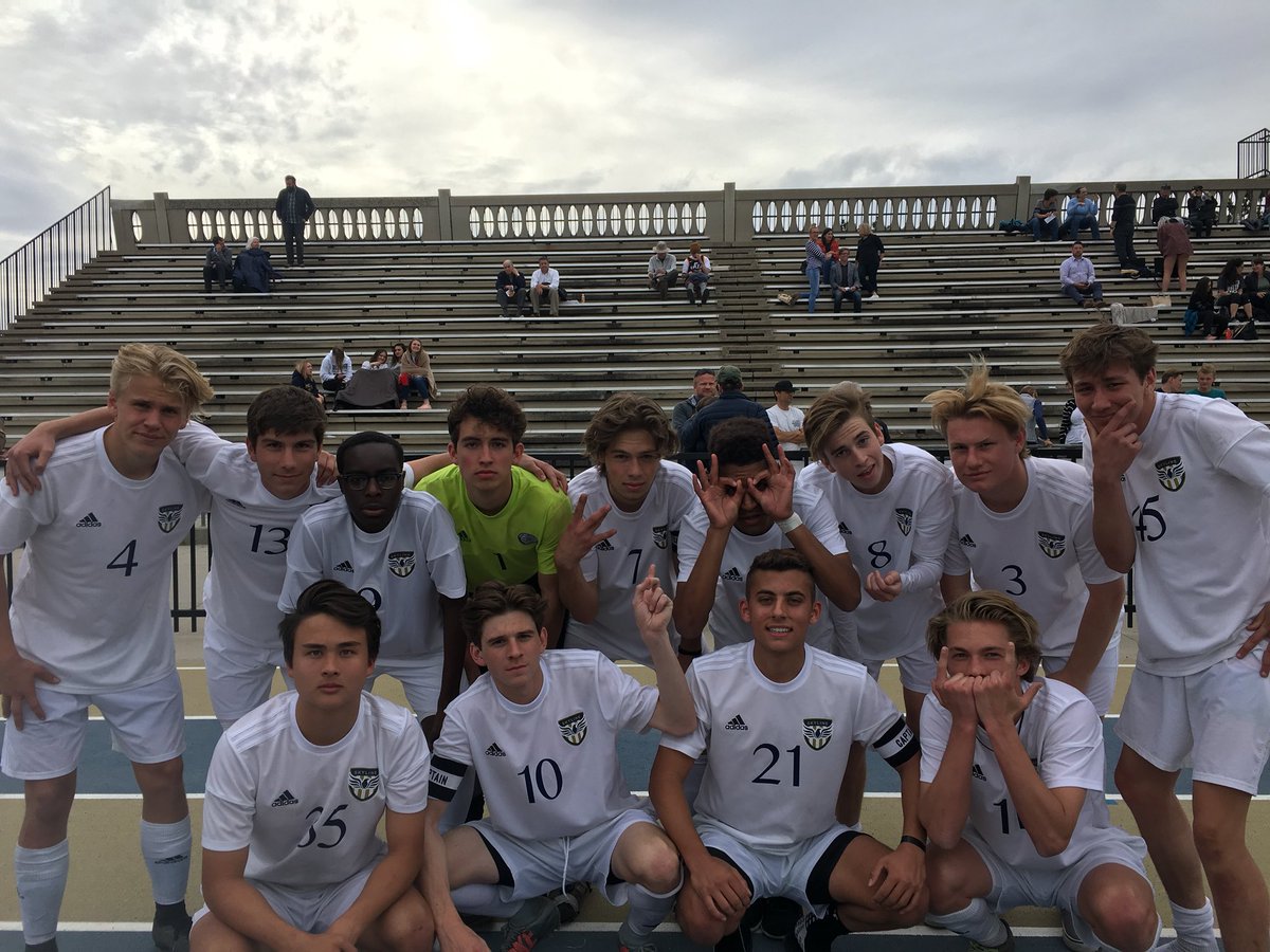Skyline_Mens's tweet photo. OT win against Olympus, two goals from the legendary Ellis Spikner. #killedatitan #freetacos #firelitgatorade #gamedaymammajammas https://t.co/NK0omg0xaS