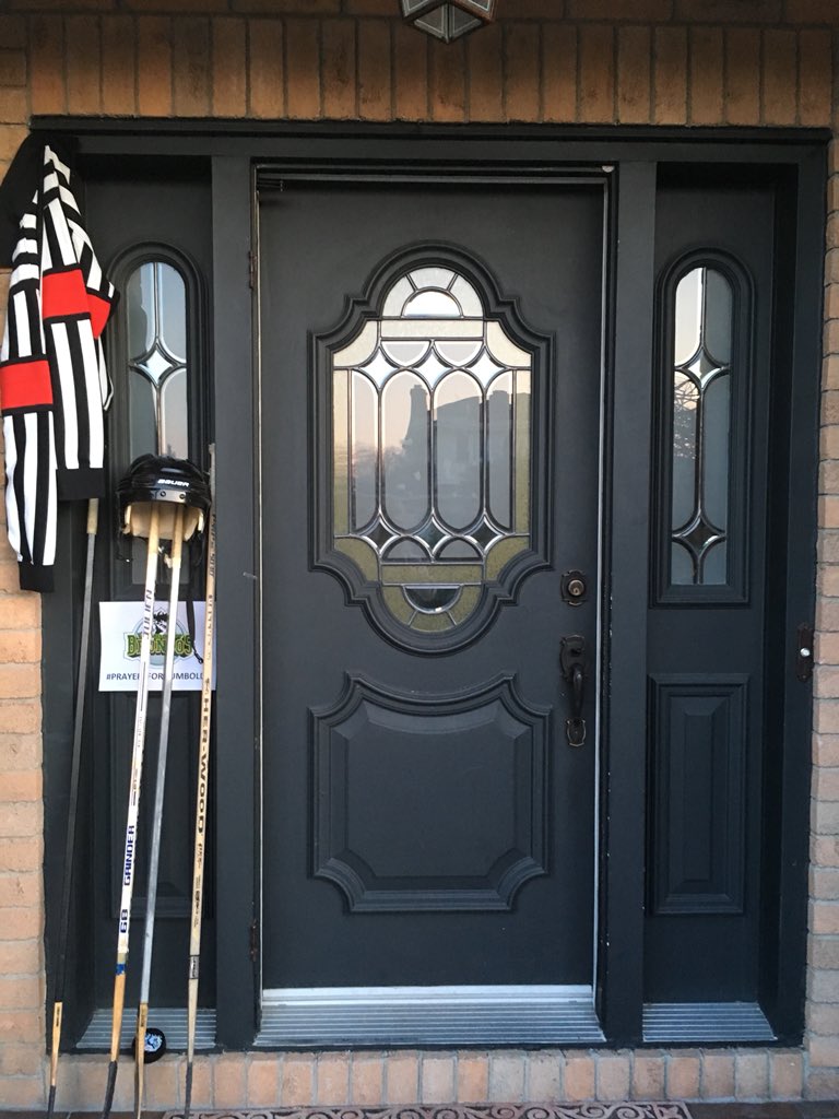 Sticks are out for the boys from Humboldt and a jersey in case one of my referee buddies up there want to join in. #SticksOutForHumboltd #HumboltdStrong