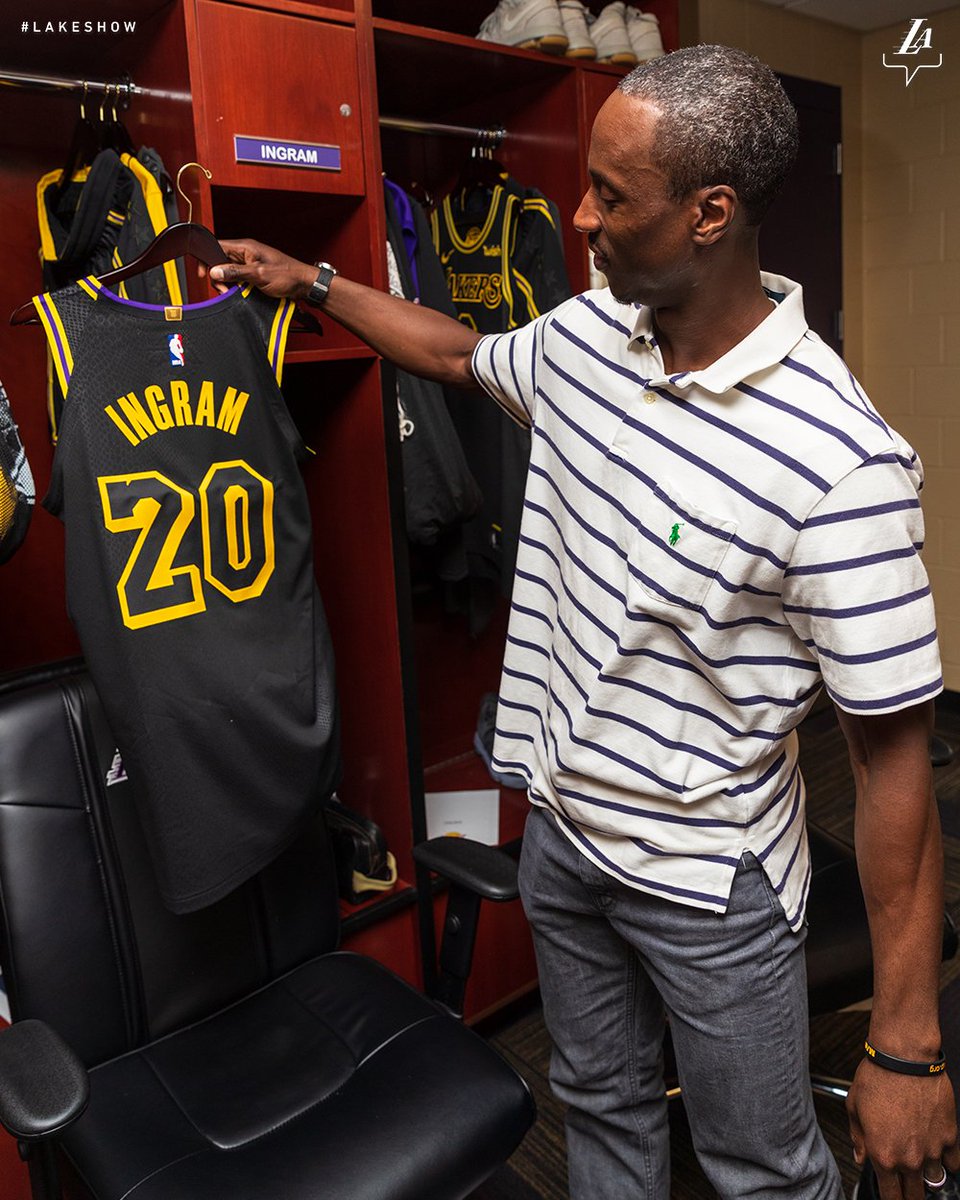 Lakers's tweet photo. Nothing like seeing your jersey for the first time #LakeShow https://t.co/6yb2Ysuz4S