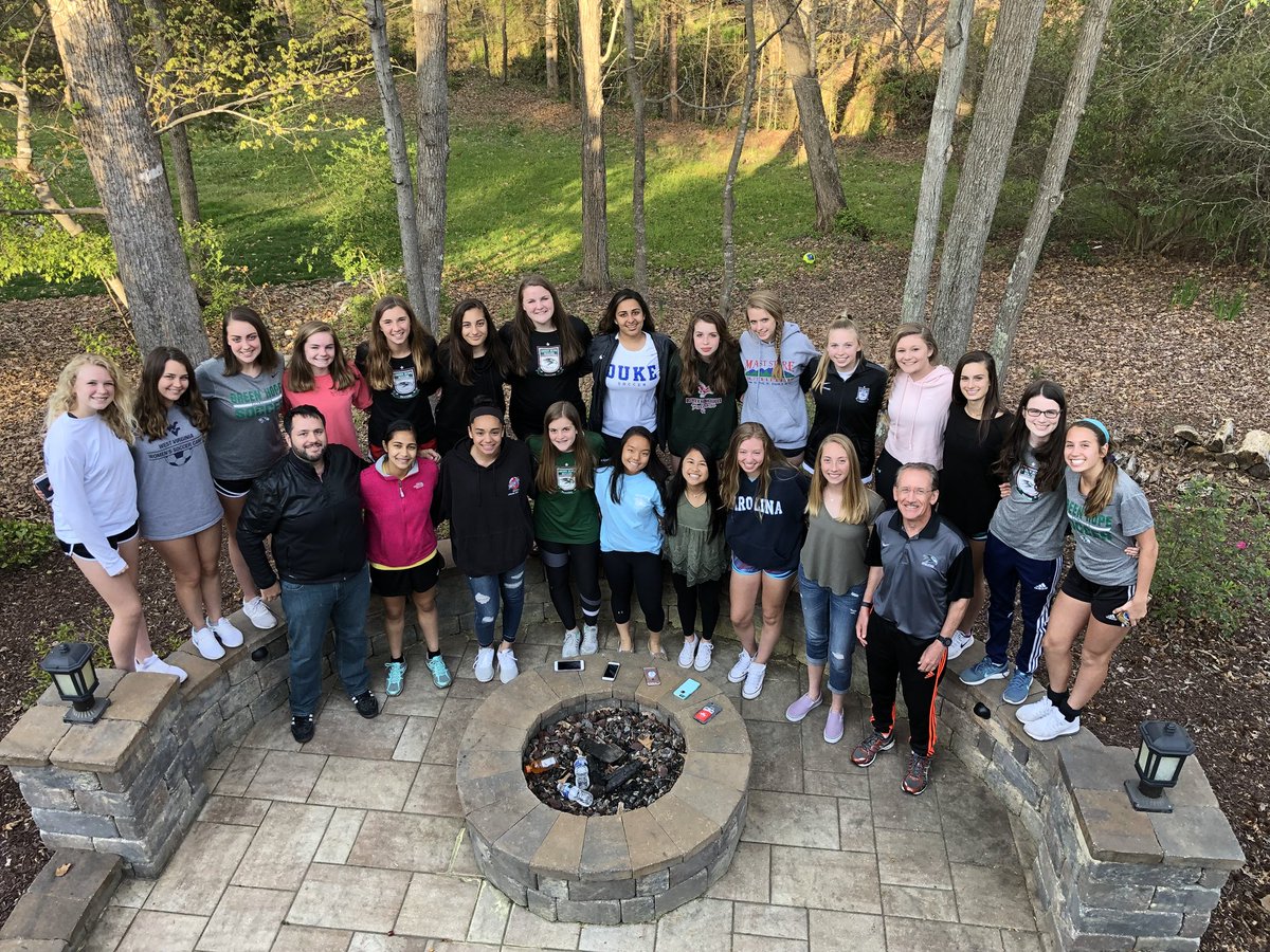 caseypbarnett's tweet photo. Great pasta dinner night with the @GHFALCONS JV WSOC team! https://t.co/YuvDrDpZbI