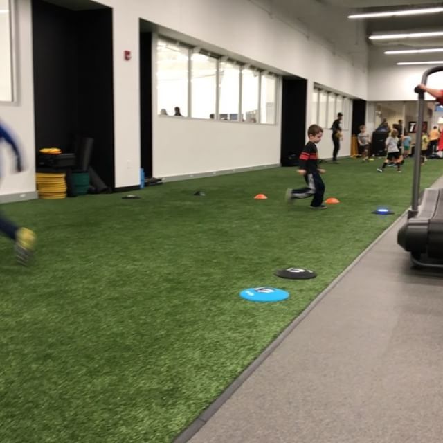 CarBombBoom13's tweet image. Heavy stimulation via @fitlighttraining inside @tpdhockey @mbicearena with some kiddos from the @chicagostallions #running #fitlighttraining #fitlight #hockey #cognitive #tpdhockey #tpdboom #brain #work #chicago ift.tt/2JCJvGk
