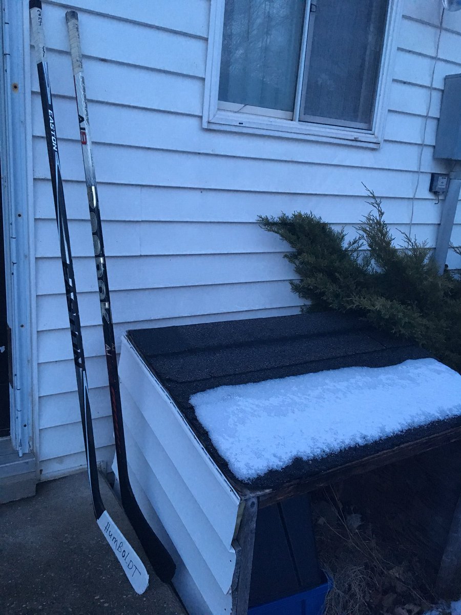 gardzy27's tweet photo. Leaving a few twigs out on the porch. The boys may need them #putyourstickout #Humboldtstrong 💚💛 https://t.co/TO3rznRrCJ