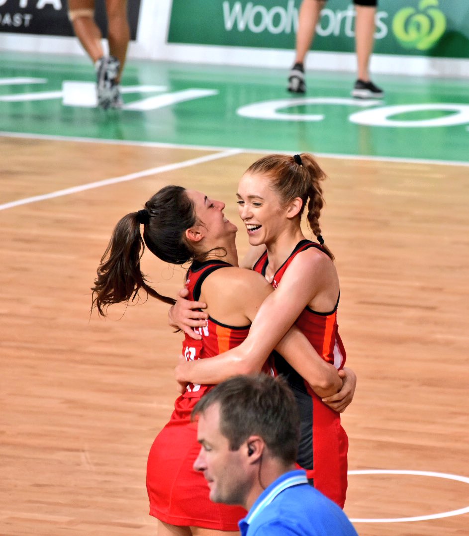TeamEngland's tweet photo. What a feeling. 

🏴󠁧󠁢󠁥󠁮󠁧󠁿 have beaten 🇳🇿 for the first time in Commonwealth Games HISTORY

They now go through to the semi finals undefeated. 

#TeamAndCountry #GC2018Netball https://t.co/9Nwt0ssF0P