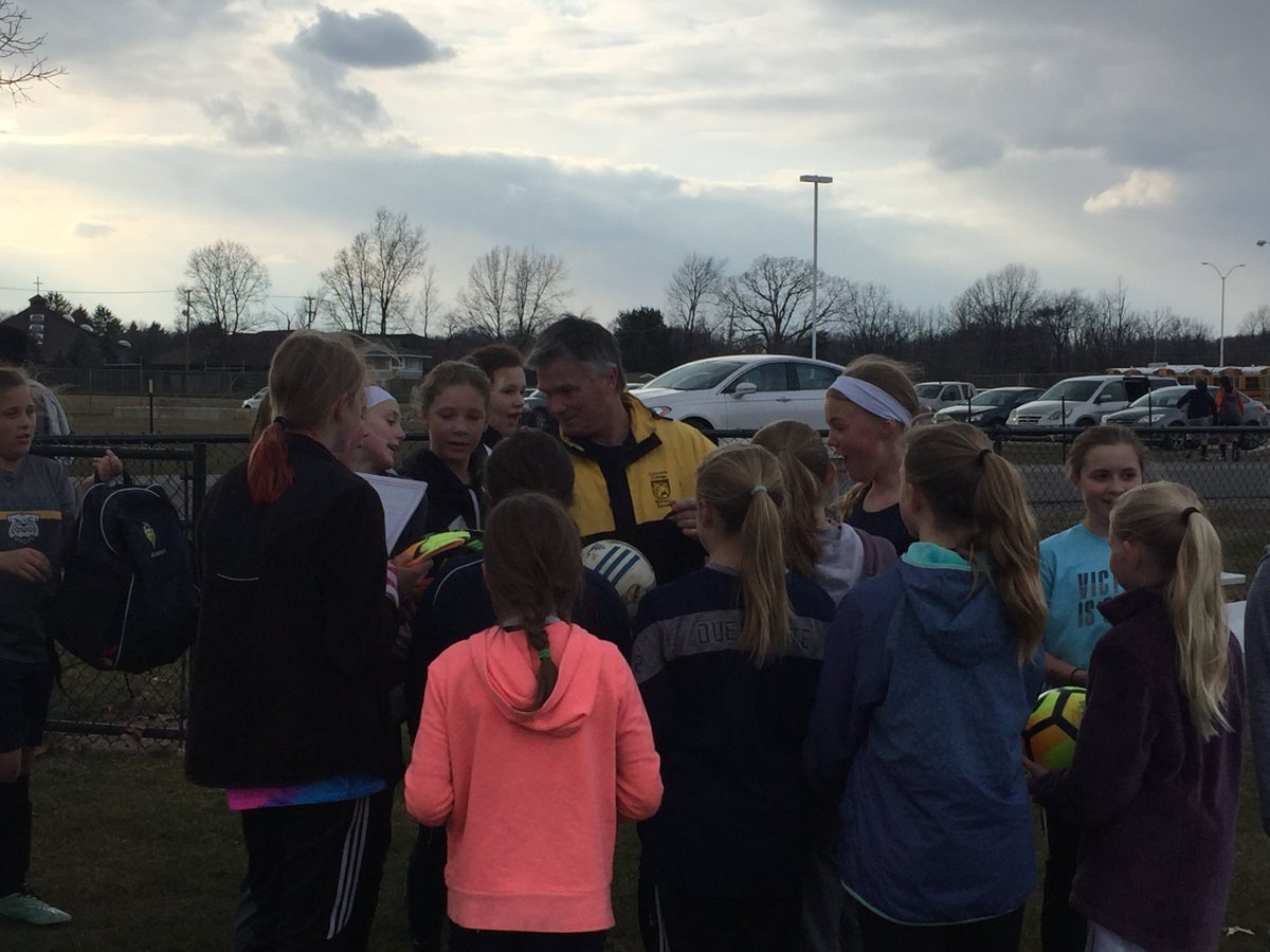 ChelseaSCMI's tweet photo. Tonight we had the great honor of having former Michigan Womenβs Soccer coach and former United States Womenβs National Team coach Greg Ryan working with some of our girls teams. It was a great experience! Thank you and good luck Coach Ryan! #chelseasc #soccer #gregryan https://t.co/sVdOVTcL6w