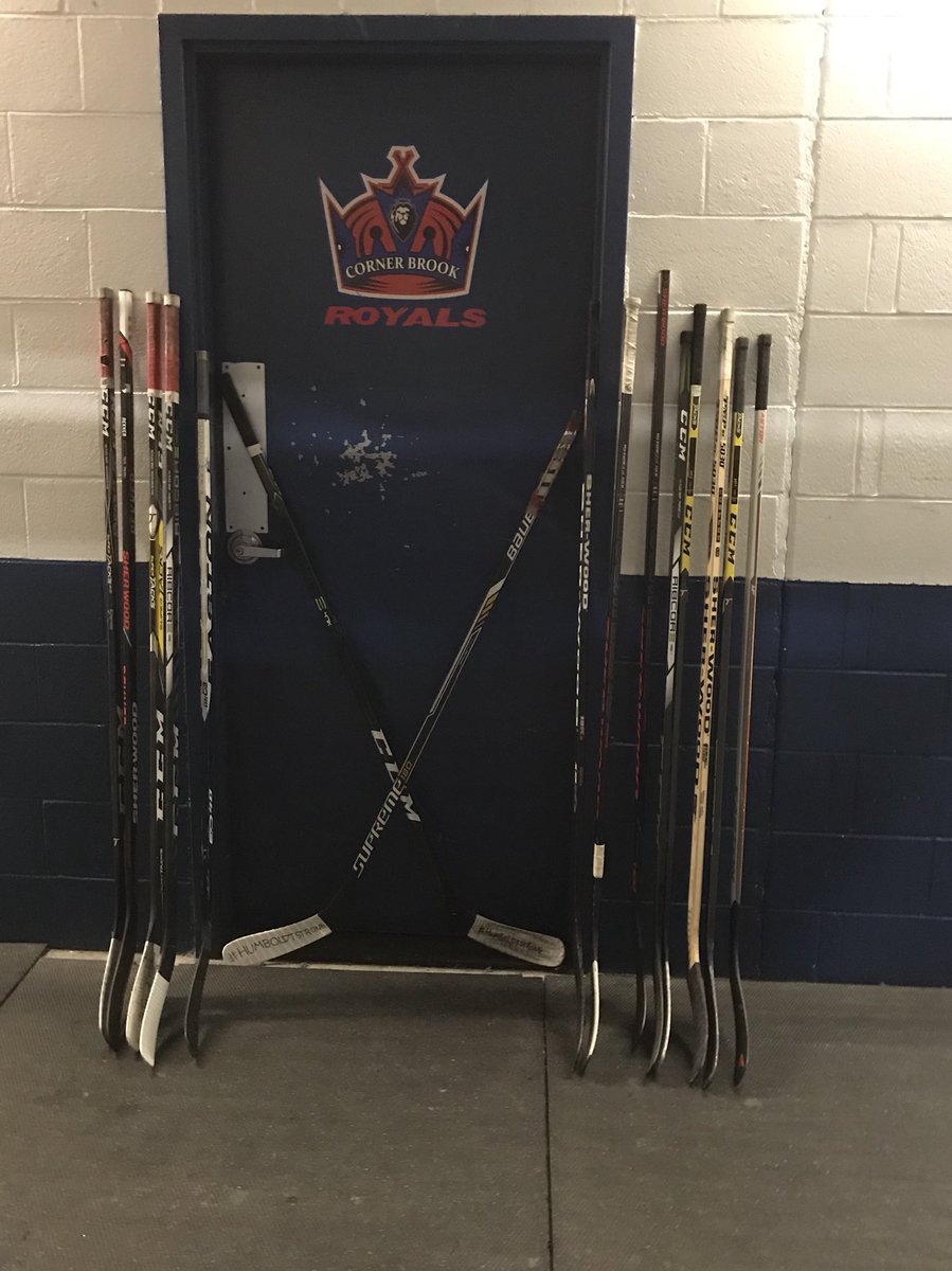 CBRoyals's tweet image. Our thoughts and prayers remain with the @HumboldtBroncos. Leaving these here in case you need them, boys. 💚💛 #PutYourStickOut #HumboldtStrong