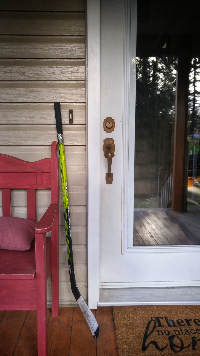 JTomljenovic's tweet photo. #SticksOutForHumboldt
#humboltstrong https://t.co/z2ocBtINjl