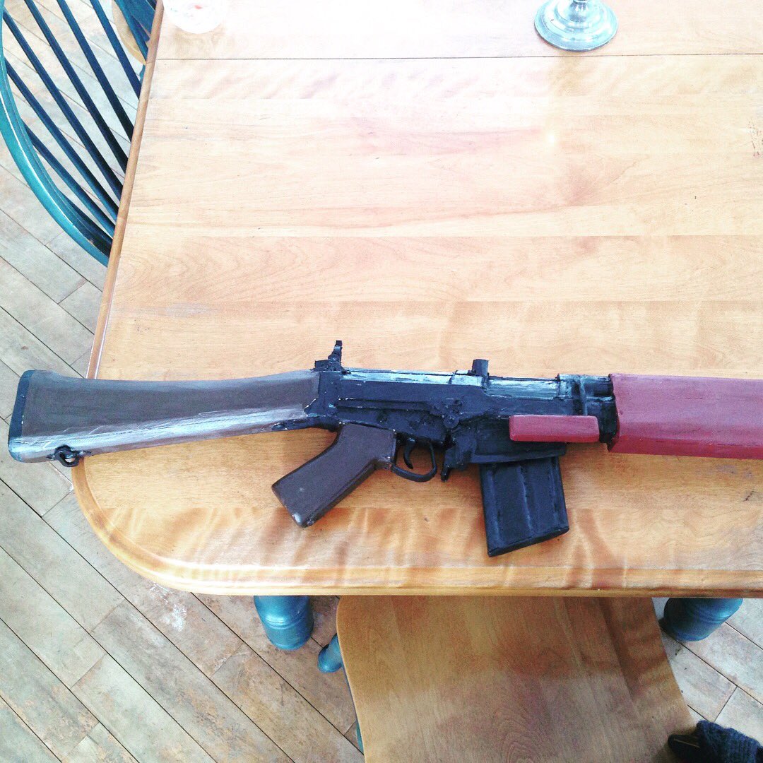 BoumaWoodwork's tweet photo. SLR FNC1A1 #Military #modelling #models #boumawoodworks #guns #ARMY #wood https://t.co/skbZahA6Og
