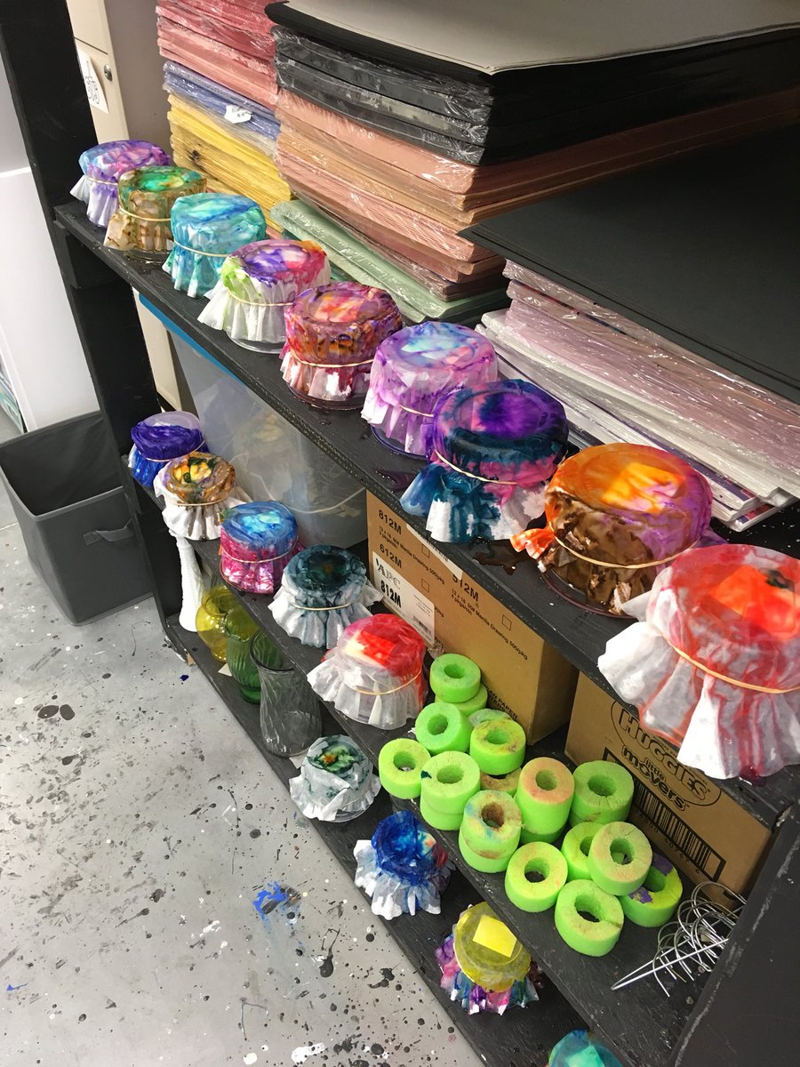 swedeselemart's tweet image. Waiting for the flowers to dry!!! #secondgradeart #MayFlowers