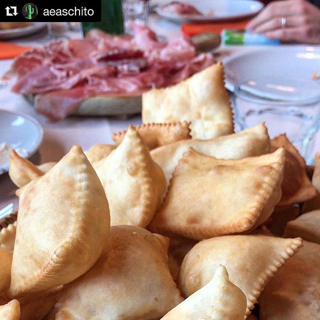 parma_food's tweet photo. Repost aeaschito
Simplicity never fails... 👍#tortafritta #tortafrittaesalumi .
.
.
.
#friend #parmafood #parmafoodlovers #foodexperience #clickandeat#fieradelgusto #restaurant #eat #food #goodfood #salumi #mercanteinfiera #goodtaste #goodflavour #italian #tipical #instafood… https://t.co/Wjjq0dOhlr
