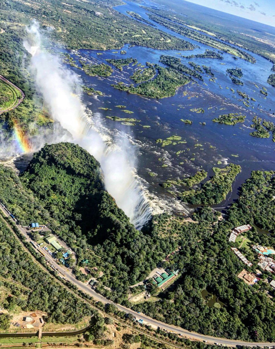 littlemisslouch's tweet photo. as gazed upon by angels in their flight 🚁 #viewfromthetop #victoriafalls #thesmokethatthunders #zamwiththefam #livethedream #thisisafrica #chasinglight #adventure #livelifelarge #lifebydesign #sunglasssquad #twentyeightDREAM #artofliving #bucketlist https://t.co/52RuxIfexf