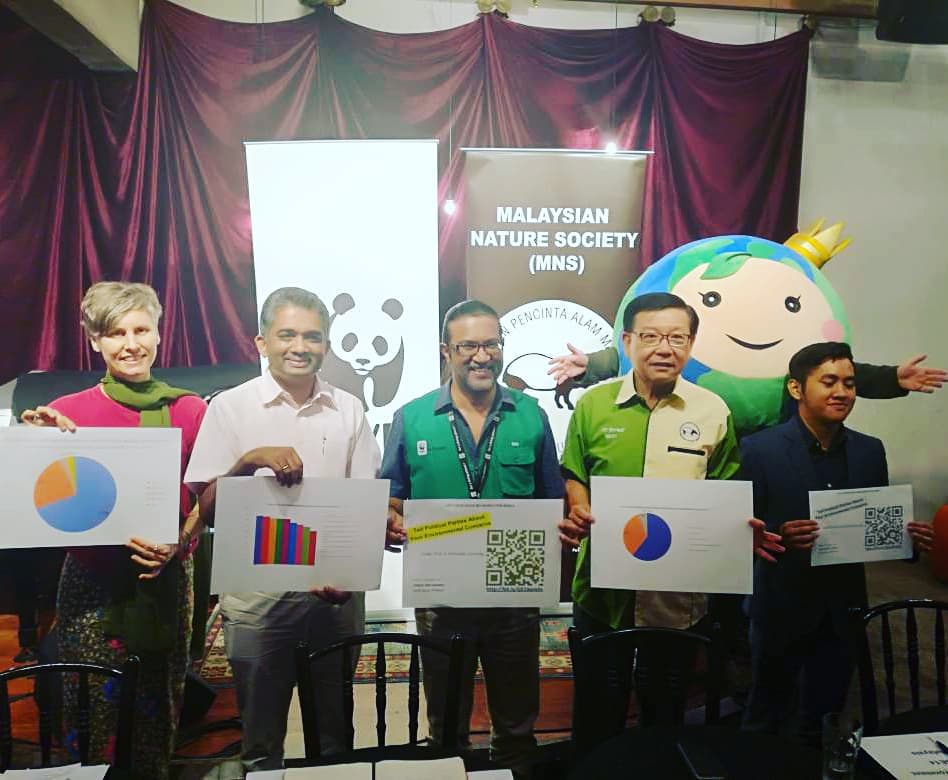 WWFMy's tweet photo. Christa Hashim TREES Director, Nithi Nesadurai EPSM President, WWF-Malaysia CEO Dr Dionysius Sharma, Henry Goh MNS President & Faiz Hadzim, President of Hunger Hurts at the press conference about the #GE14 survey results on environmental aspirations of voters #Vote4Environment https://t.co/eBfutr18Un