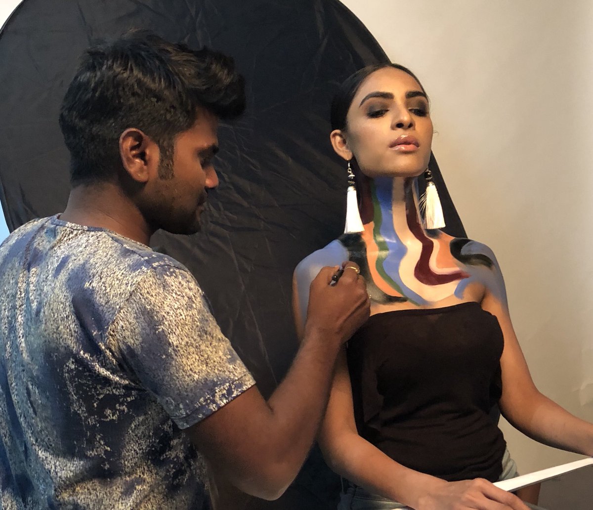 makeup1990's tweet photo. Work Time #Elle #VogueMagazine #Makeup #Karansinghmakeupartist #Hair #Karansinghmakeupartist #Ksmacademygroup #CreativeBollywoot # Bollywoodart #Lovemyart #Makeupjunk #Karanmakeupartist.com https://t.co/3TNq4EUffO