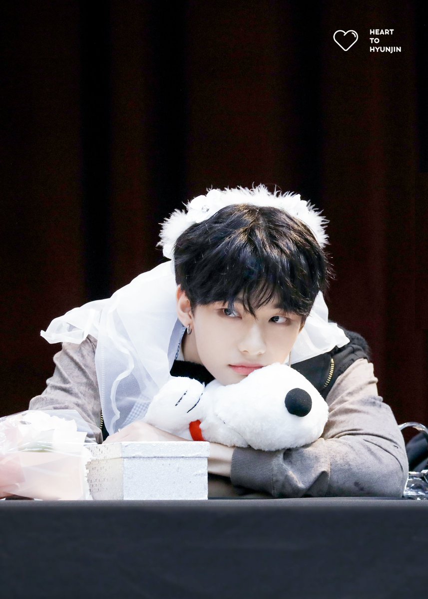 Heart_toHyunjin's tweet photo. 180406 명동 팬싸 

예뻐 💜
황현진 보고싶다 💜

#StrayKids #Hyunjin #HWANGHYUNJIN #스트레이키즈 #스키즈 #황현진 #현진 https://t.co/8l6VaCoPbH