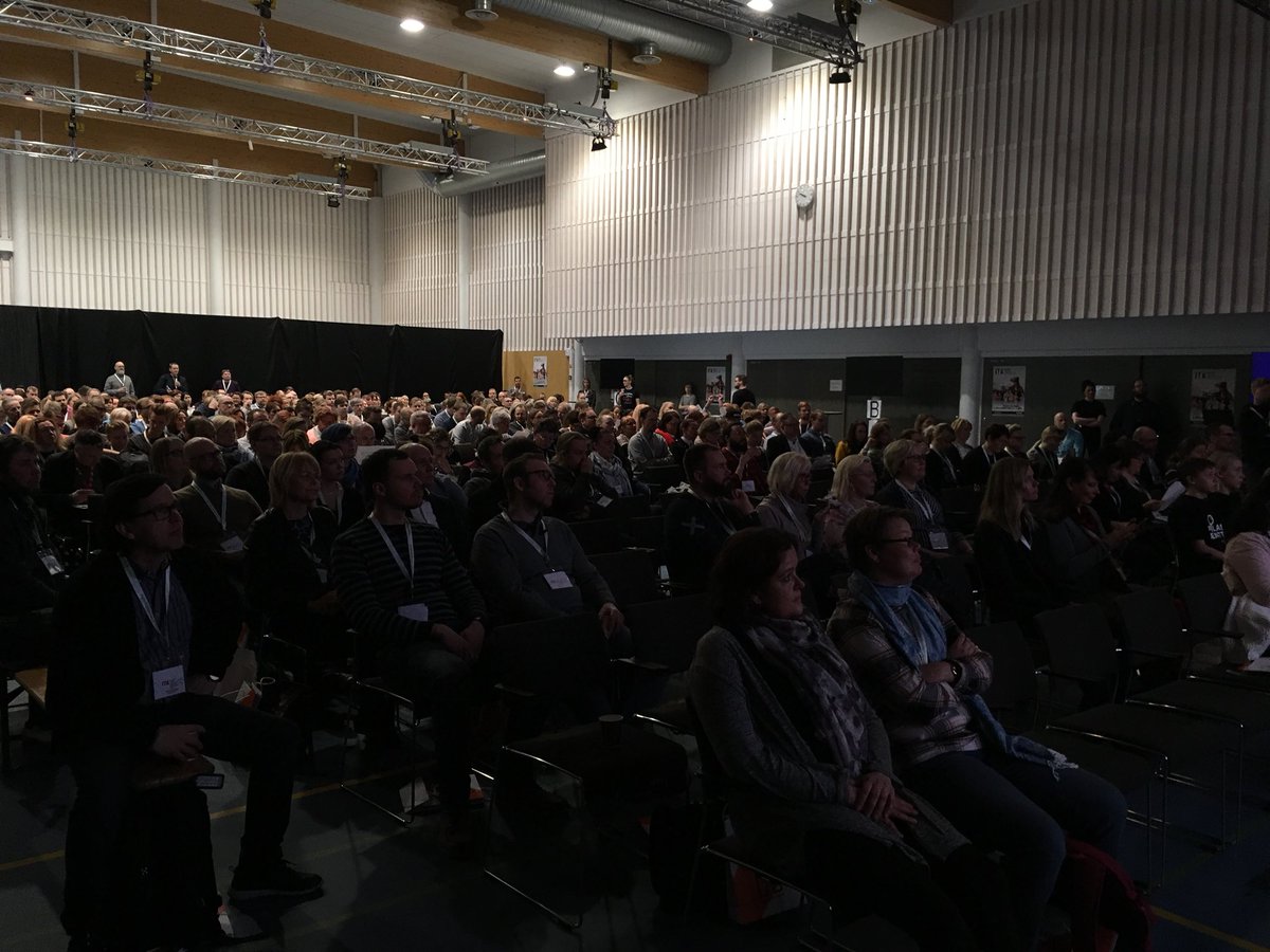 HannuRainerma's tweet photo. #ITK2018 Digitutorit koolla, antoisaa päivää! https://t.co/zZh3JOORYA