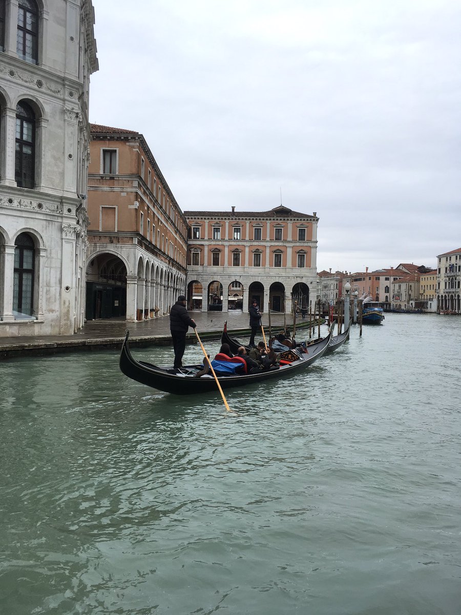 LucaMarchiori's tweet photo. Where would you ask this gondolier to take you? #lucasvenice #aphotoofveniceaday @antonio_venier @MrStevenMoore https://t.co/GW3aTx0FYo