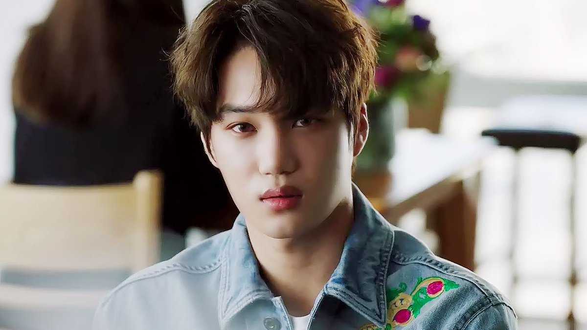 EXO_VISUALS's tweet photo. WHEN KIM JONGIN LOOKS AT YOU AND YOU JUST GO LIKE– https://t.co/26UV9ulf0T