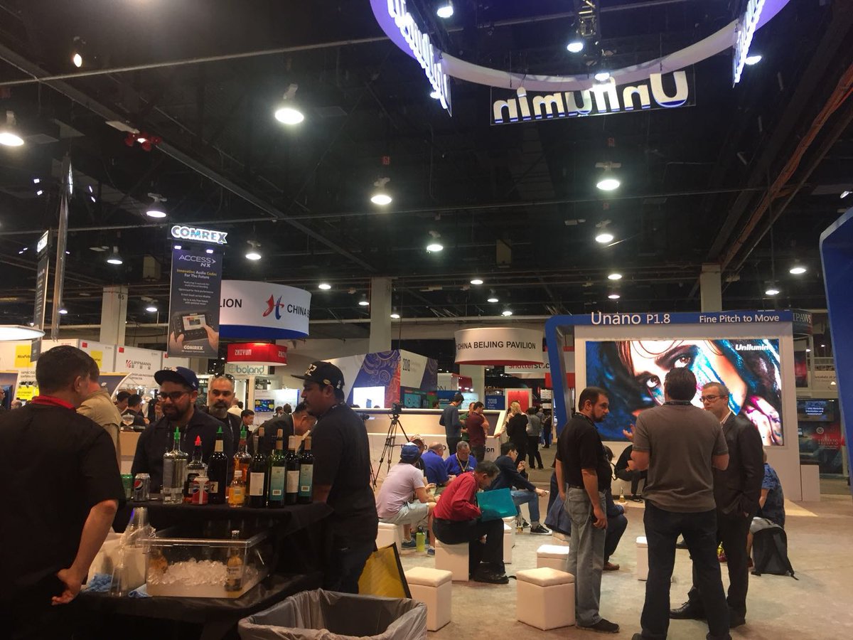 UniluminDisplay's tweet photo. It’s 🤗Happy Hour🤗 here at Unilumin booth! Enjoy the drinks and joy! Come and talk with us, Unilumin is here for all of your inquires💪
#unilumingroup #NAB2018 #LEDdisplay https://t.co/7i5hubULrv