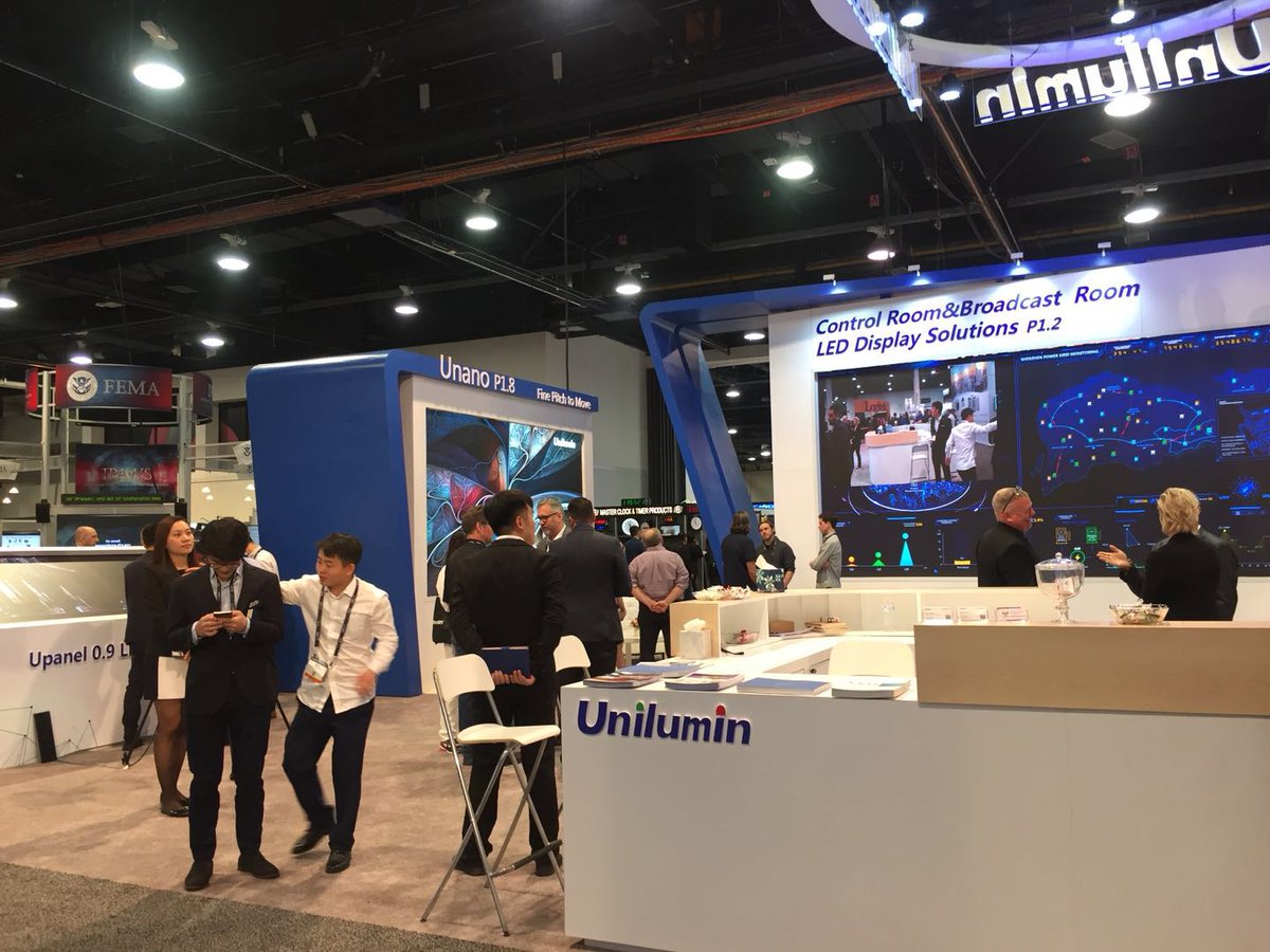 UniluminDisplay's tweet photo. It’s 🤗Happy Hour🤗 here at Unilumin booth! Enjoy the drinks and joy! Come and talk with us, Unilumin is here for all of your inquires💪
#unilumingroup #NAB2018 #LEDdisplay https://t.co/7i5hubULrv