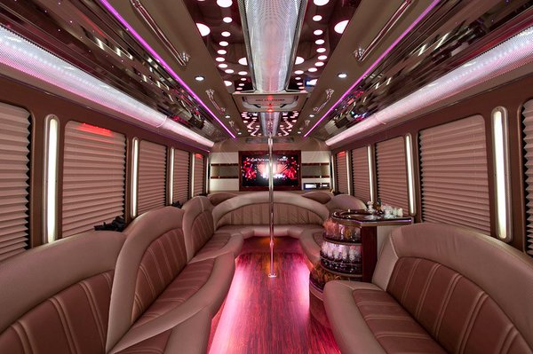LIMOBUSKING's tweet photo. Proms in full swing ! Call A-List For the most unique Limousines Metro Detroit Has to Offer Call to see the showroom and see the A-List Difference! 734-673-5788 #rollsroyceghost #promlimo #RollsRoyce #annarborlimo #alistlimo #partybus https://t.co/cVR6h1nN5z