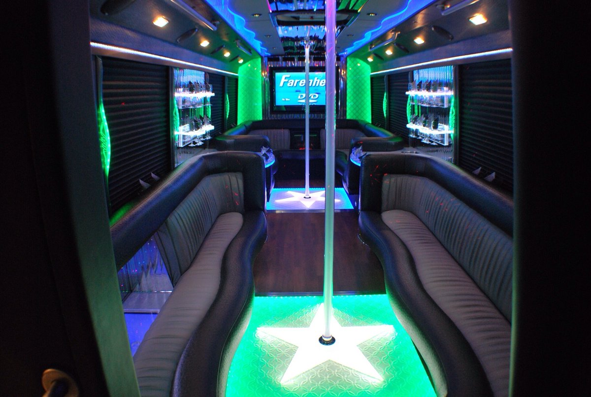 LIMOBUSKING's tweet photo. Proms in full swing ! Call A-List For the most unique Limousines Metro Detroit Has to Offer Call to see the showroom and see the A-List Difference! 734-673-5788 #rollsroyceghost #promlimo #RollsRoyce #annarborlimo #alistlimo #partybus https://t.co/cVR6h1nN5z