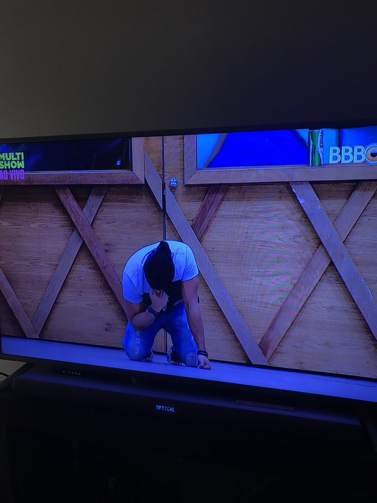 Rodrigo_j_o's tweet photo. NAo entendo, ele mora com uma família super rica aqui em Curitiba, pq eles não ajudaram a trazer a mãe dele para o Brasil ? Ai ai... povo acorda eh muito teatro da parte dele! #BBB18 kaysar #bbb18 #RedeBBB18 #RedeBBB #BBB18 #RedeBBB #Kaysar #ForaKayzar https://t.co/zCNJR2Xljw