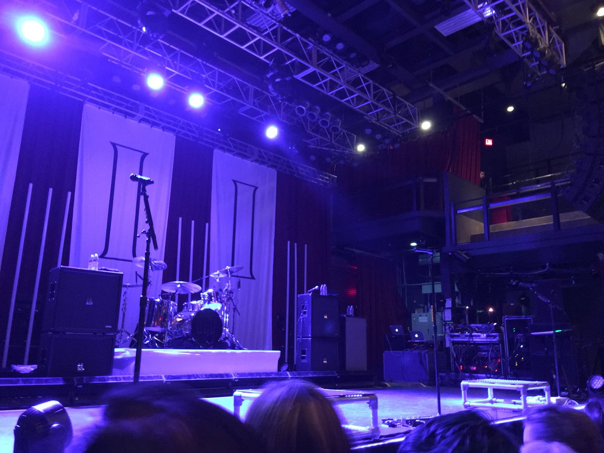 IrwinHoranHugx's tweet image. Best damn concert of my life! Today was totally worth driving 5 almost 6 hours from Ohio to Maryland and waiting outside the venue at 4 am