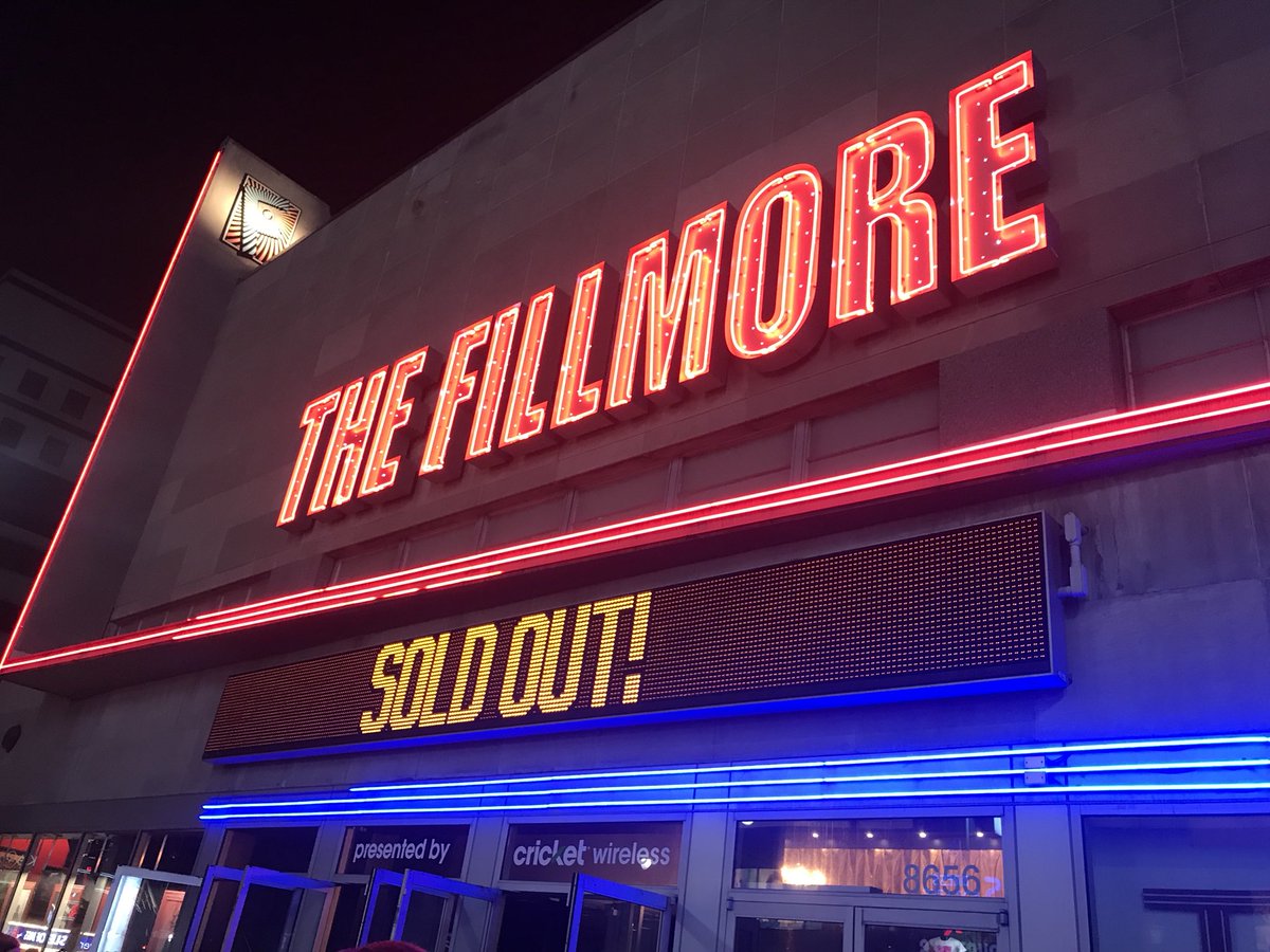 kimbxrlie's tweet image. a night to remember #5SOS3SilverSpring