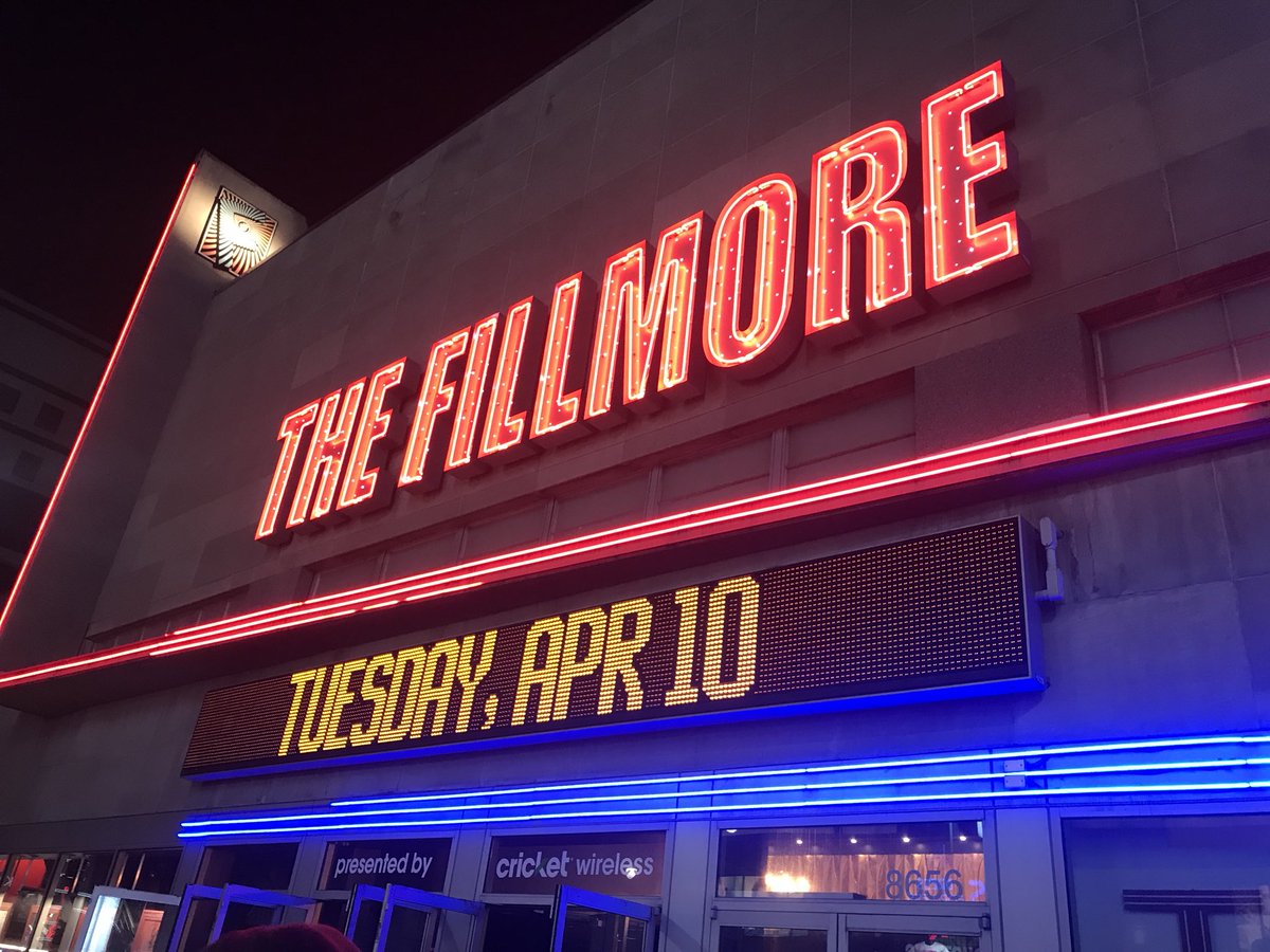 kimbxrlie's tweet image. a night to remember #5SOS3SilverSpring