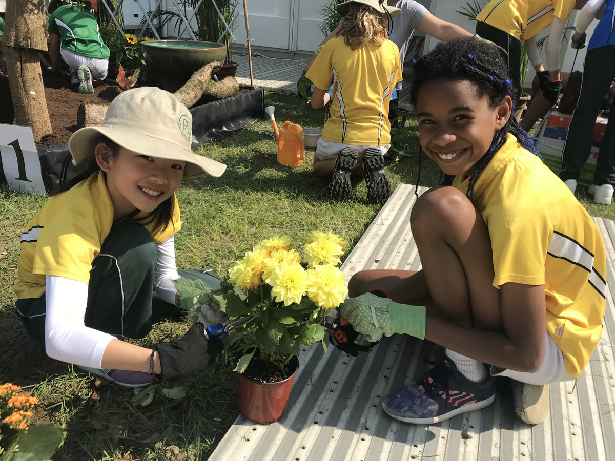 ESF_comm's tweet photo. #ESF Peak School proudly won the School Garden Plot Competition at the HK Flower Show in Victoria Park. Students used their creativity and initiative to make use of sustainable and recyclable materials to create props that would showcase different flowers and plants. Congrats! https://t.co/YvaHfvCmwV
