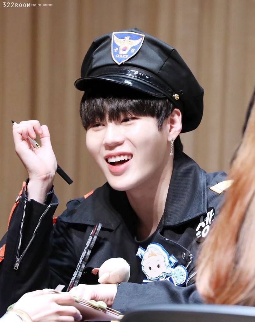 Rbfmakfm's tweet photo. @xXxx_hsw @yeaminfuture @tjddnsdl1 @wanna_chong0 @radiantcloud_sw @gktjddns_nodong @slslslslslls234 @centerseng322 @GAMAN_ANDO322 @idolchamp1 오늘 #하성운 이 출연하는 #주간아이돌 본방사수 할거예요❤️❤️❤️ 기대기대 https://t.co/LfJMf1aql2
