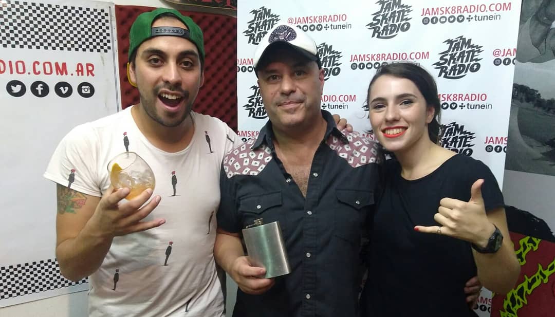 foodrockfm's tweet photo. Pasaron cosas hoy en @jamsk8radio con #AgustinaDurigon @CachinRock @ManjarOficial #CervezaBastion
#Cerveza #Artesanal
#Cocteleria #Tragos #Cocteleria https://t.co/MjUZHK3eIU