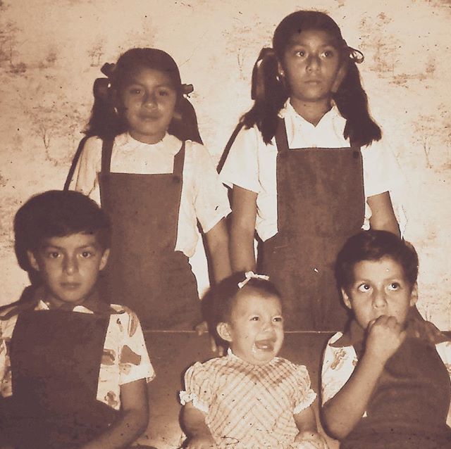 Leskat's tweet photo. Happy #nationalsiblingday ✨How lucky I am to have these awesome brothers and sisters! Oh yes, they made me cry but I was a pampered little baby sister! #lovemyfamily #bestsiblingsever #leskatoninstagram https://t.co/S75Z11XWpo https://t.co/PvvaWr6jqX