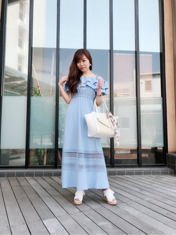 Cecil Mcbee Al Twitter New Item 今年も大人気のマキシ丈ワンピースが登場 肩紐で調整出来るので身長が気になる方でも気軽に着て頂けます さりげないレース切り替えが程よく色気を演出してくれます 裾刺繍入りマキシワンピース 7 900 Tax T Co