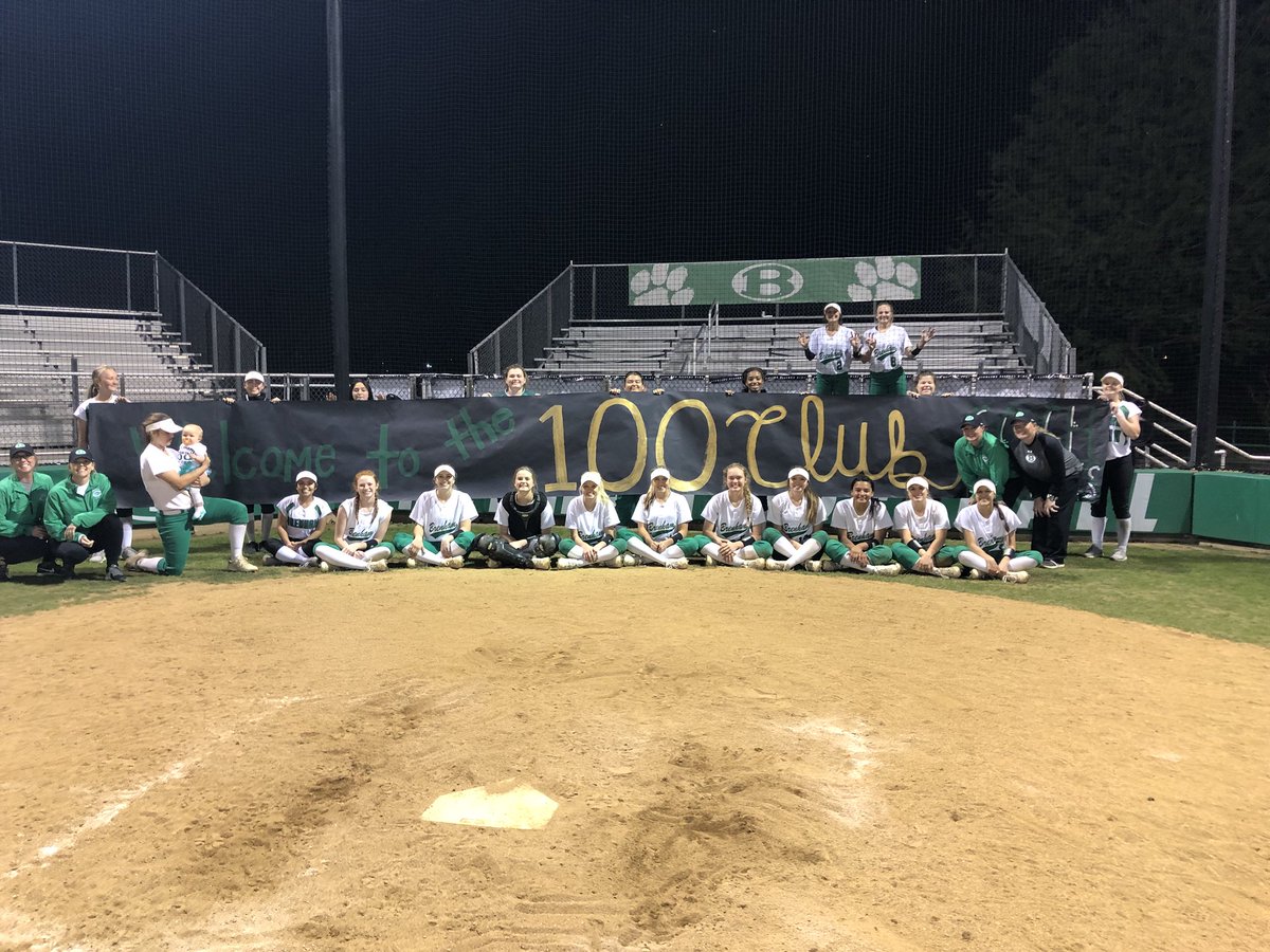 BrenhamSB's tweet image. Came away with a win tonight making it Coach Roberts’ 100th win! Thanks to all of my players and fellow coaches! #thisoneisforyou #100club
