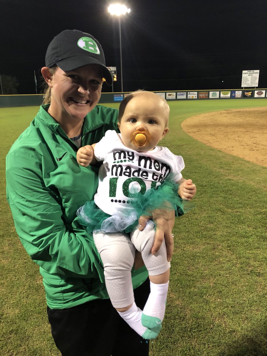 BrenhamSB's tweet image. Came away with a win tonight making it Coach Roberts’ 100th win! Thanks to all of my players and fellow coaches! #thisoneisforyou #100club