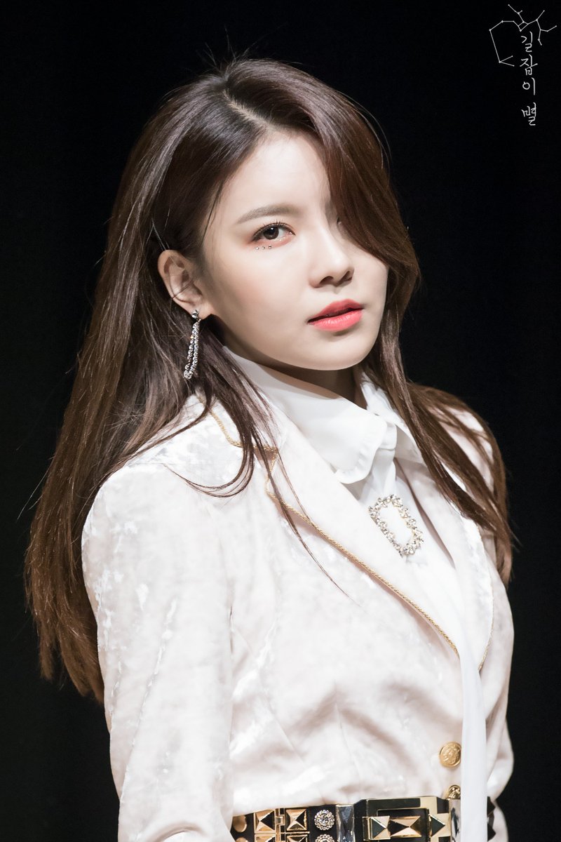 9uiding_star's tweet photo. 180304 압구정 팬싸인회 1pic

<데일리나영 4일차>

4랑하는 4영😍

@gu9udan #구구단 #나영 #NAYOUNG https://t.co/Iw8fBcET4T