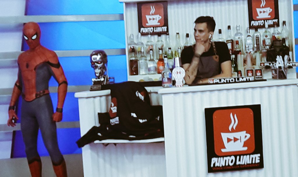 Cronicas2020's tweet photo. ¿Quién se esconde debajo de la manta? Participa con #PeatonalEnCronica por premios de @puntolimiteok @Ejemplo_Oficial @Buttmansex #Peters @AbellieOficial por @CronicaTV https://t.co/Q5Ruf5zEHG