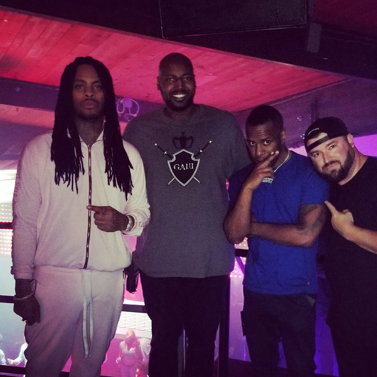 djsix9official's tweet photo. Hanging out with @WakaFlocka and @DJWhooKid after opening the show 💪 Awesome guys. #EDM #Saltlife #SpringBreak #clublavela #djsix9 #florida #edmfamily #plur #plurlife @premiumbusiness #tourlife #studentcity https://t.co/yovA1wBQug