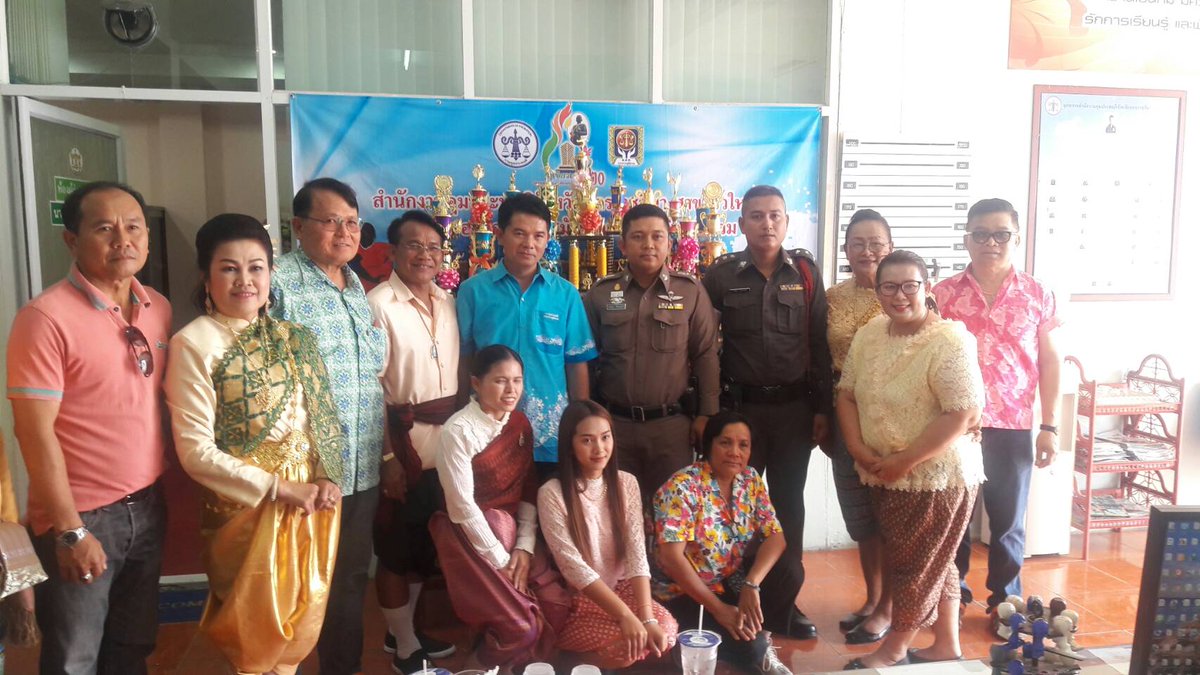 วันนี้ 11 เมษายน  2561 พ.ต.ท. ประยุทธ์   เรือนทองคำ รอง ผกก.ป. สภ.บัวใหญ่ ร่วมเดินรณรงค์พร้อมร่วมพิธีเปิด โครงการ ขับรถมีน้ำใจ รักษาวินัยจราจร ณ.สำนักงานคุมประพฤติจังหวัดนครราชสีมา สาขาบัวใหญ่