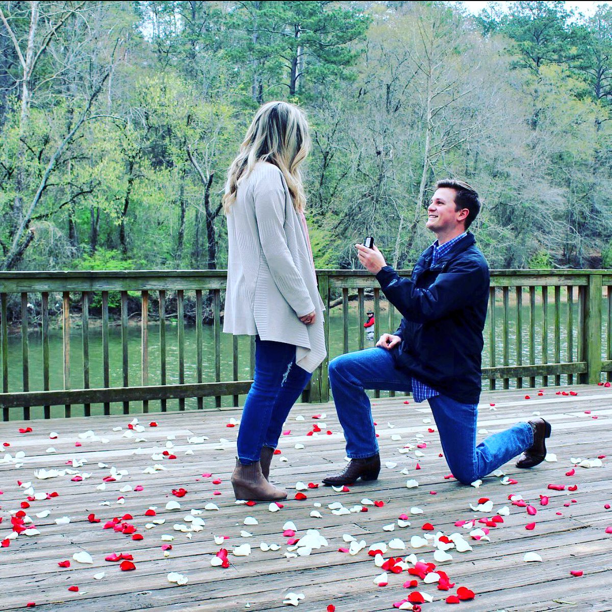 TracyD64's tweet photo. She’s engaged 💕 https://t.co/y2OVI2Ir3B