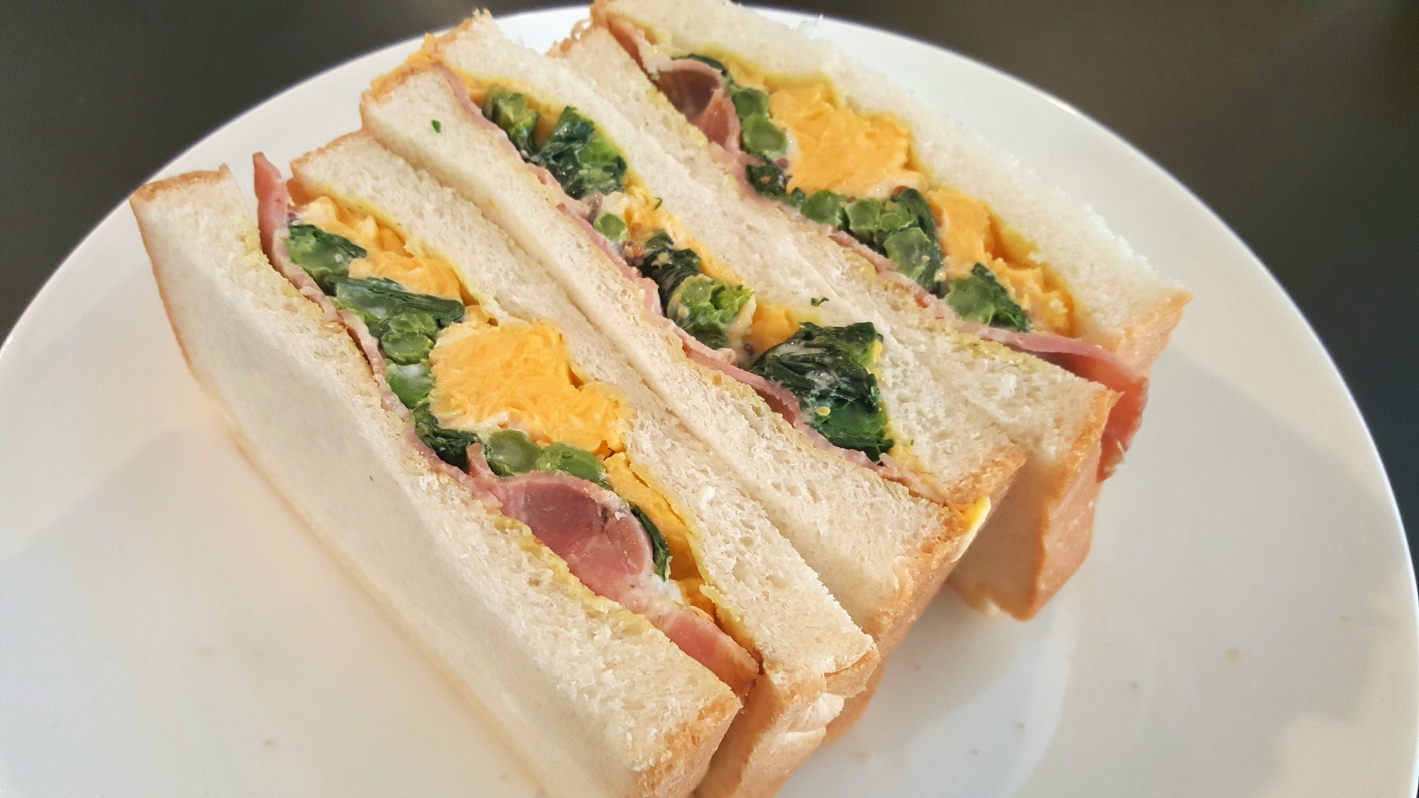 O Xrhsths Ufotable Cafe Osaka Sto Twitter ランチにいかがですか 只今 衛宮さんちの今日のごはん 第四期コラボカフェが開催中です 四話で士郎が作った 春野菜とベーコンのサンドイッチ のレシピと工程をカフェメニューとして再現 マスタードマヨが