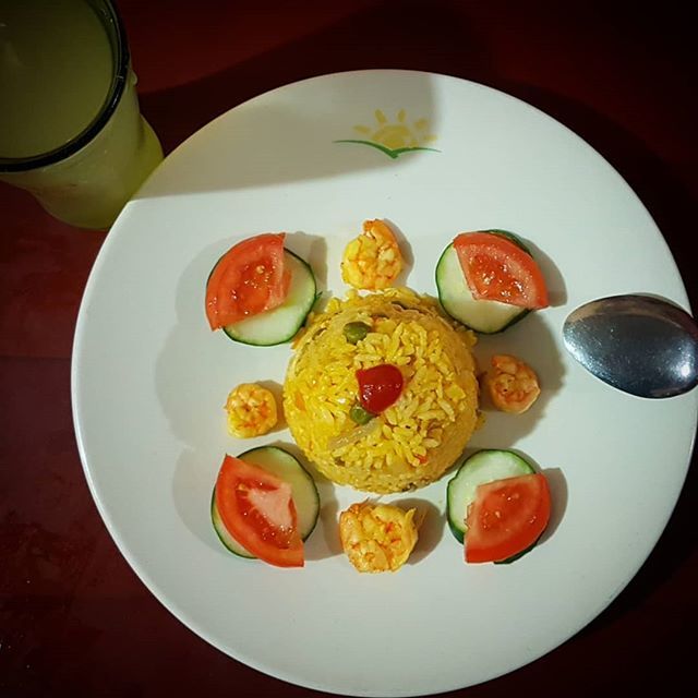 guilwil's tweet photo. ARROZ COLORADO CON ALBERJA ACOMPAÑADO DE PEPINO, TOMATE Y CAMARONES COCIDOS

#ComidaEcuador #FoodLook #ComidaRica #EstoEsEcuador #comidaencasa #ComidaLatina #ComidaColombiaba #comidaperuana #CarneDeRes #foodlover #youtubeec #YoutubeFood #blogfood #youtub… https://t.co/4VnnLCXe6p https://t.co/fy64i8Pyyb
