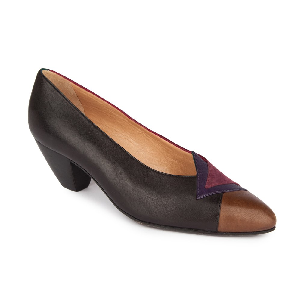 maudfrizon's tweet photo. We love our Vintage Designs! Here is one that is perfect for our hectic everyday lives. What do you think? #vintage #shoelover #fashion #maudfrizon https://t.co/E7Xv6cB0DH