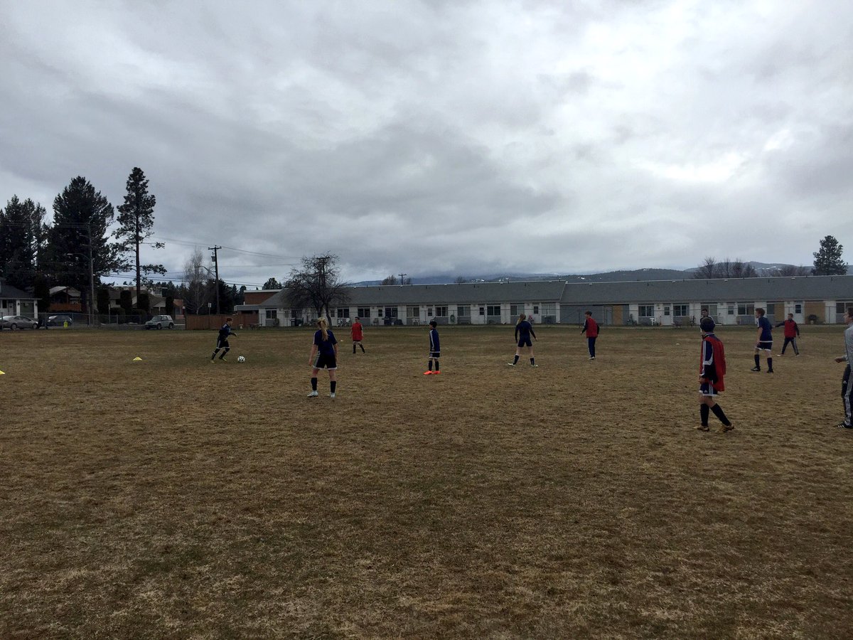 SamHeapCoaching's tweet photo. Horrible pitch conditions, but just nice to be outside again #springapparently ๐๐จ๐ฆโฝ๏ธ https://t.co/bxmWXbi895