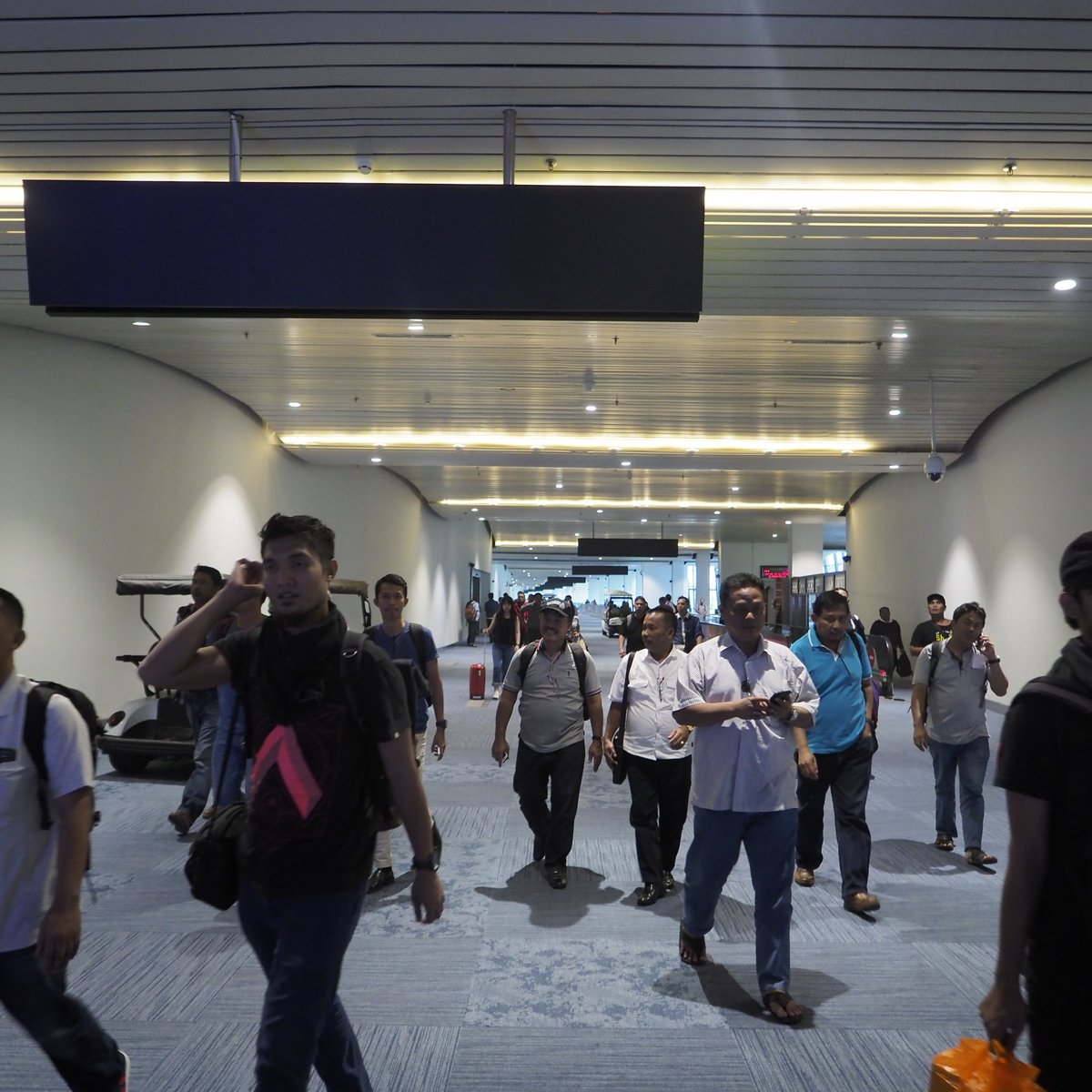 INJairports's tweet photo. Airport Council International  menerbitkan ranking bandara tersibuk di dunia tahun 2017. Bandara Soekarno-Hatta @CGK_AP2 berada di peringkat 17 dengan pertumbuhan penumpang 8.3 %. Peningkatan kapasitas dan layanan terus ditingkatkan secara berkelanjutan untuk melayani lebih baik. https://t.co/0w72LMoPv9