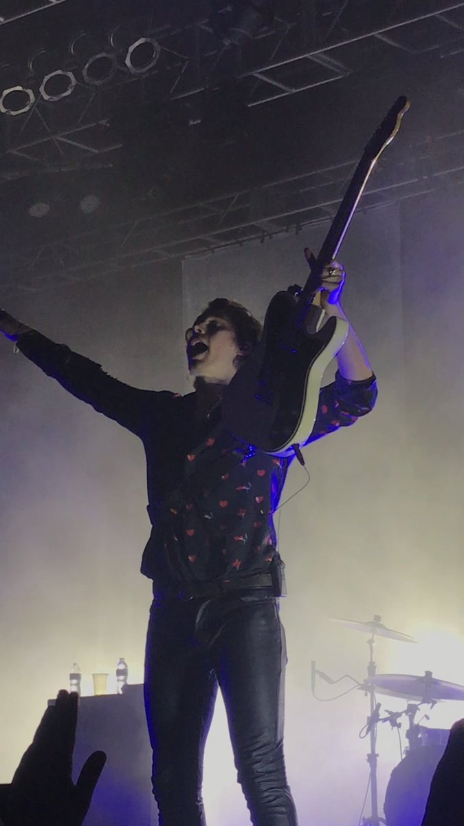 kimbxrlie's tweet image. OK THIS IS MY LAST POST I PROMISE BUT TONIGHT WAS AMAZING #5SOS3SilverSpring