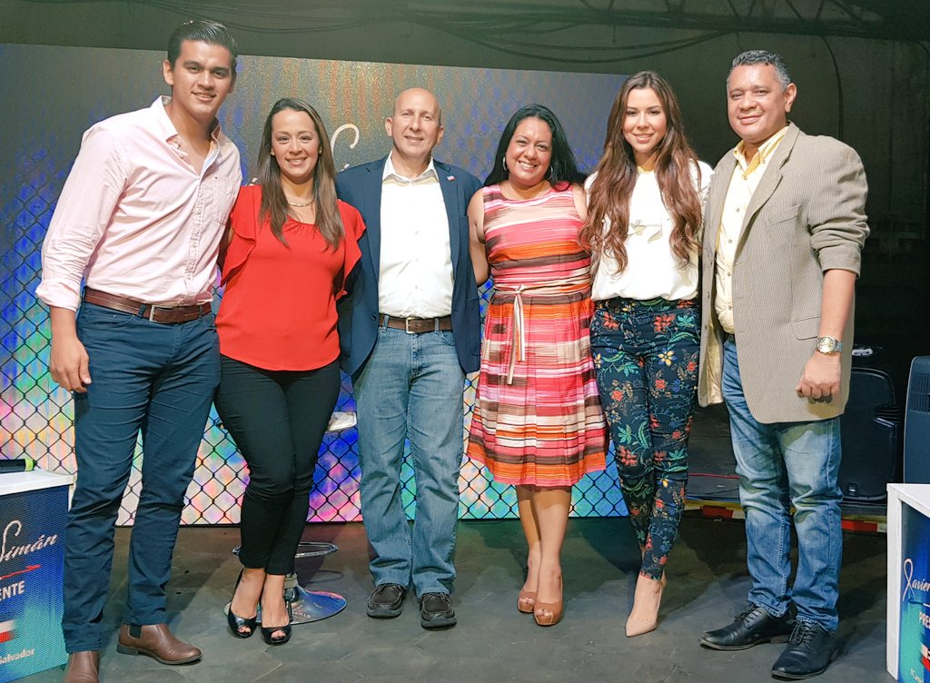 MaggieCortez's tweet photo. Y fue un gusto compartir con Uds @JaviSiman @SulenAyala @MaggieCortez @Bessy_Rios @rolomorales01 @MauricioMenotty en el #RingDigital de @JaviSiman https://t.co/pvL0aOdlLp