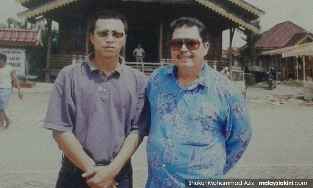 malaysiakini's tweet photo. CALONKINI #GE14 #PRU14 #P139 #N22 Now in Bersatu, Johor speaker's son may battle own stepmom
#ParitRaja https://t.co/Kcp1vbVGXv https://t.co/CCfXHDWxIy