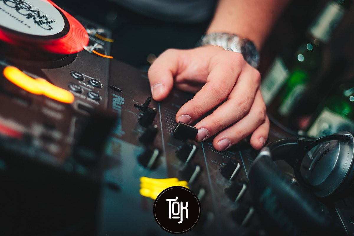 UrbanSound_srb's tweet photo. Uz dobar i kvalitetan zvuk i rasvetu neopodna je i profesionalna DJ oprema (Plejeri, miksete, gramofoni). U ponudi je oprema brendova Pioneer i Numark. Iznajmljivanje DJ kompleta je na dnevnom i nedeljnom nivou. Ukoliko nemate DJ-a za Vaš event, mi ćemo ga rado angažovati za Vas https://t.co/9vPfRVbCIU
