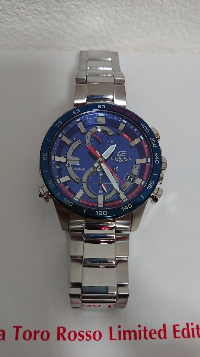 Kizuna_Algedi's tweet image. カシオ エディフィスのトロロッソ限定仕様届いた。
さりげなくカッコいい。

リングの下の方に赤の差し色が入っているのはカタログからは分かりにくい特徴かも。
#ToroRosso
#CasioEdifice